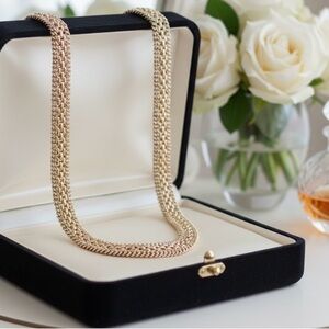 Elegant Gold Chain Necklace